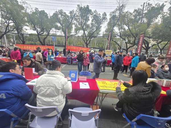 小市街道：春风送岗暖民心 雷锋服务零距离