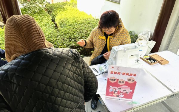 星洲湾社区：星洲“她”市集绽芳华，邻里“锋”采行暖社区
