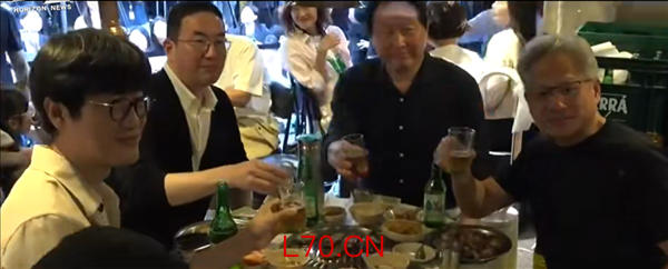 黄仁勋和韩企三巨头掌舵人聚餐 饭后桌面亲笔留LOVE LOVE LOVE