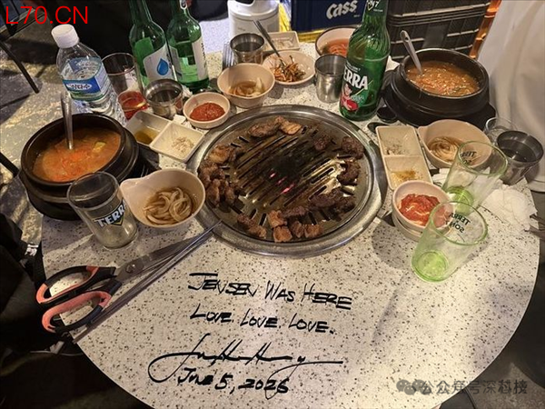 黄仁勋和韩企三巨头掌舵人聚餐 饭后桌面亲笔留LOVE LOVE LOVE